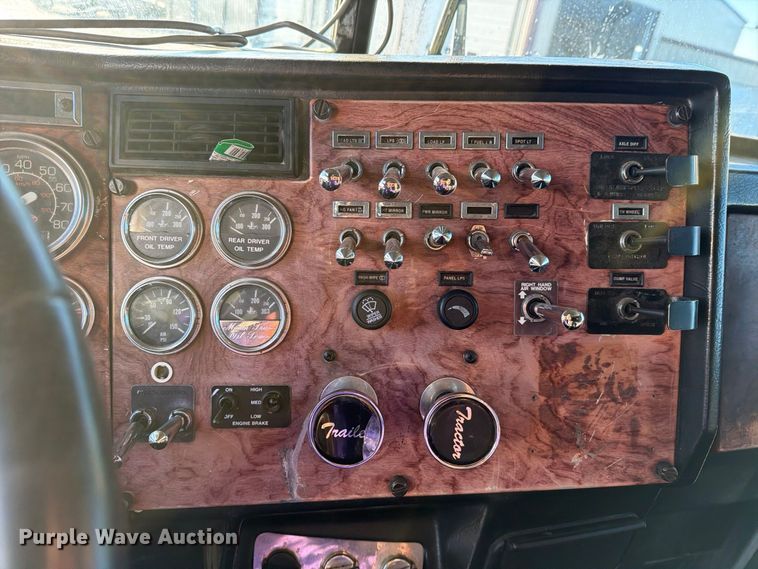 image for item DV8707 1996 Peterbilt 379 semi truck