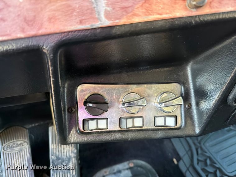 image for item DV8707 1996 Peterbilt 379 semi truck