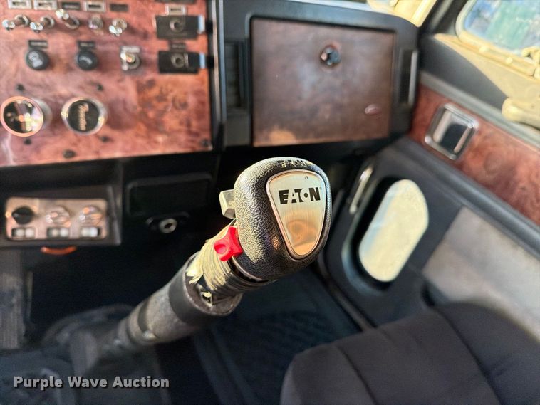 image for item DV8707 1996 Peterbilt 379 semi truck