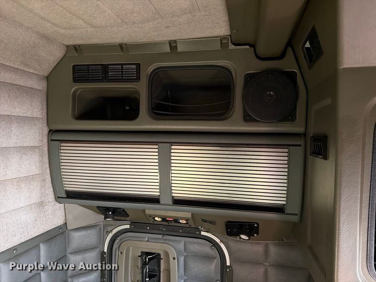 image for item DV8707 1996 Peterbilt 379 semi truck
