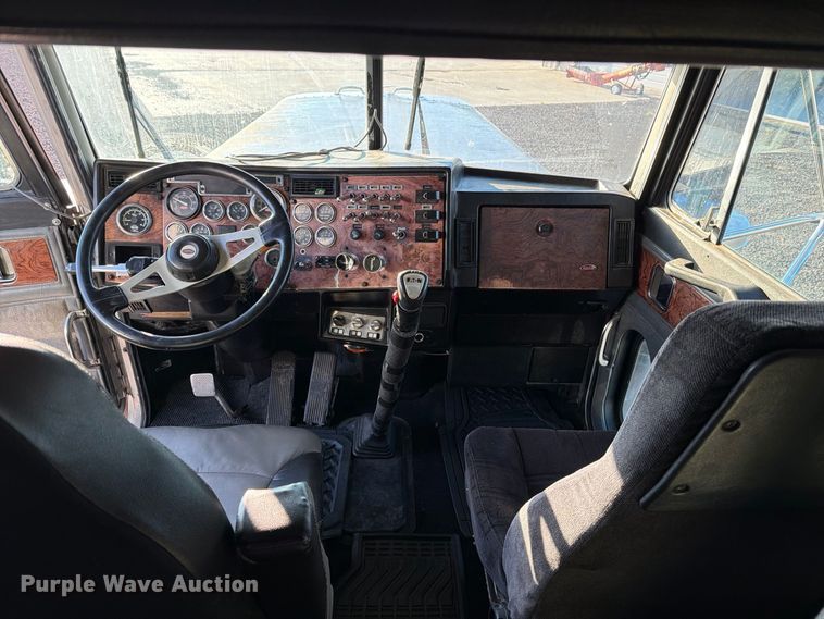 image for item DV8707 1996 Peterbilt 379 semi truck