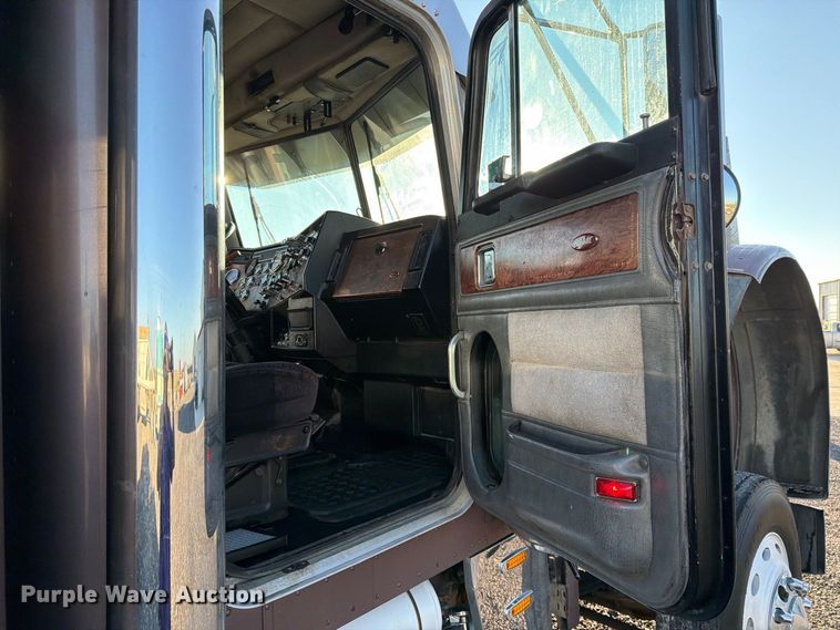image for item DV8707 1996 Peterbilt 379 semi truck