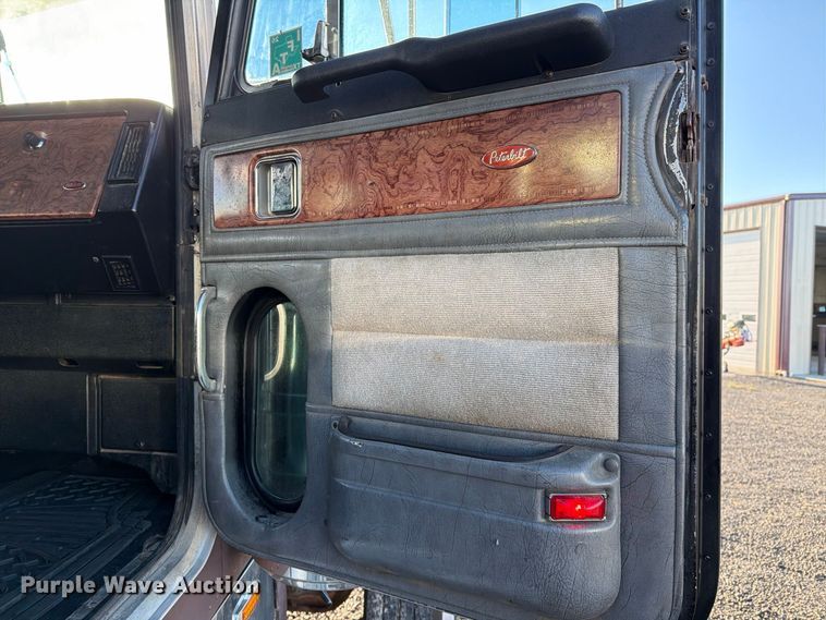 image for item DV8707 1996 Peterbilt 379 semi truck
