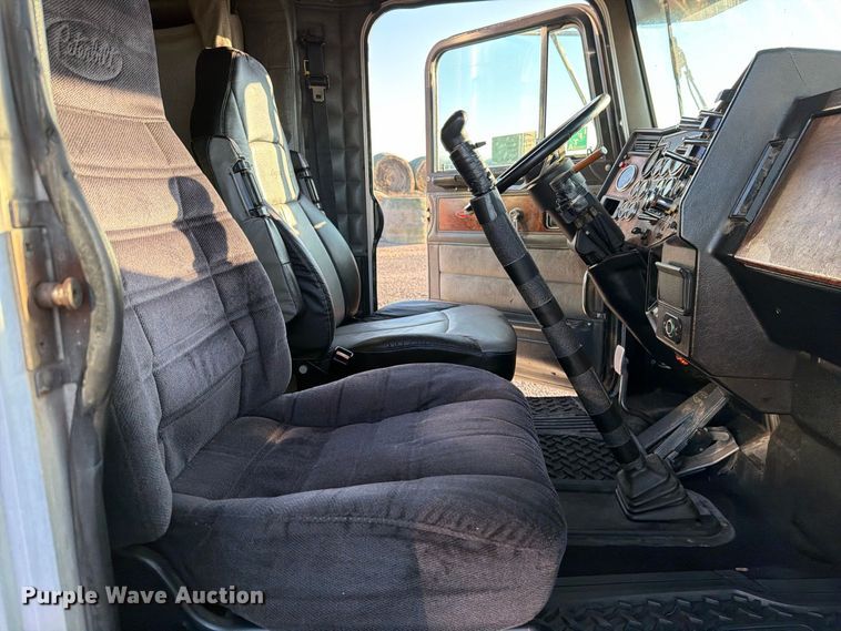 image for item DV8707 1996 Peterbilt 379 semi truck