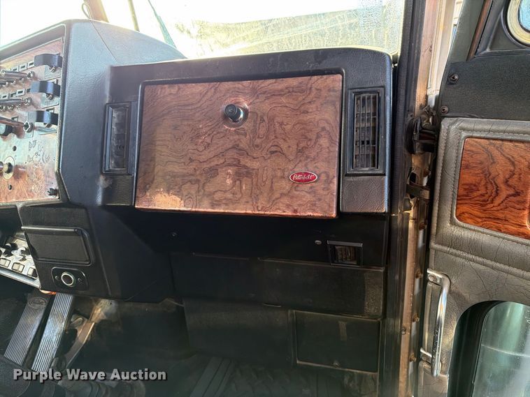 image for item DV8707 1996 Peterbilt 379 semi truck