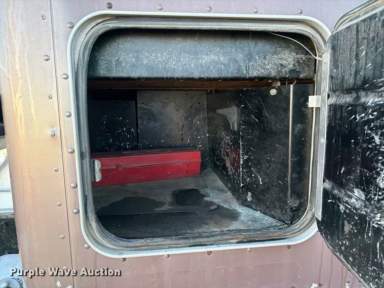 image for item DV8707 1996 Peterbilt 379 semi truck