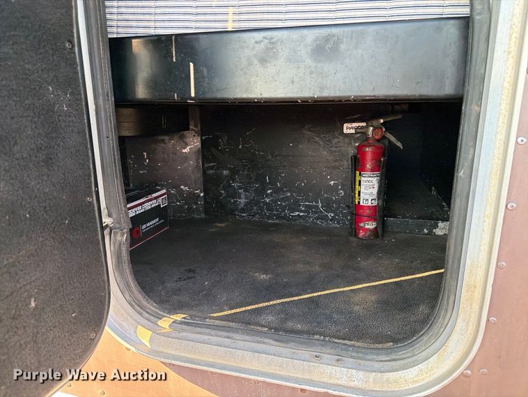image for item DV8707 1996 Peterbilt 379 semi truck