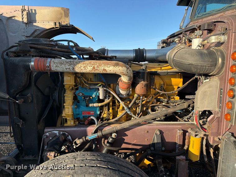 image for item DV8707 1996 Peterbilt 379 semi truck