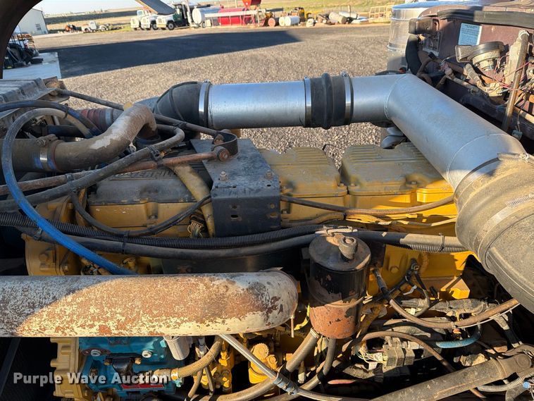 image for item DV8707 1996 Peterbilt 379 semi truck
