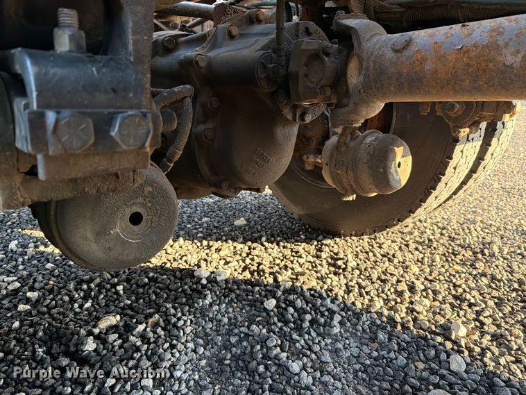 image for item DV8707 1996 Peterbilt 379 semi truck