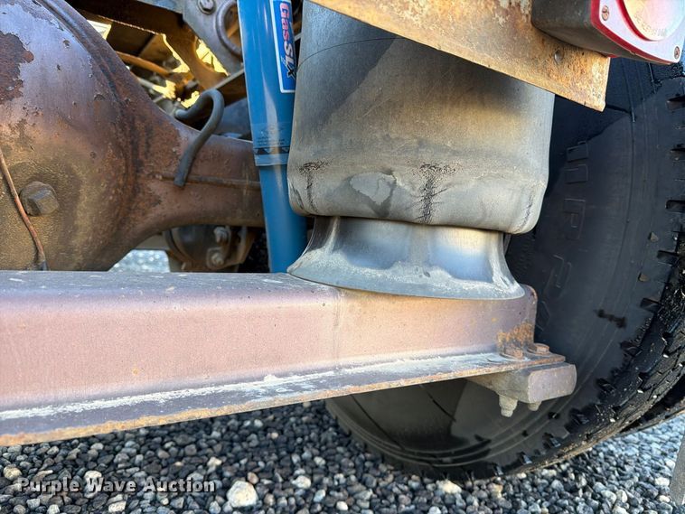 image for item DV8707 1996 Peterbilt 379 semi truck
