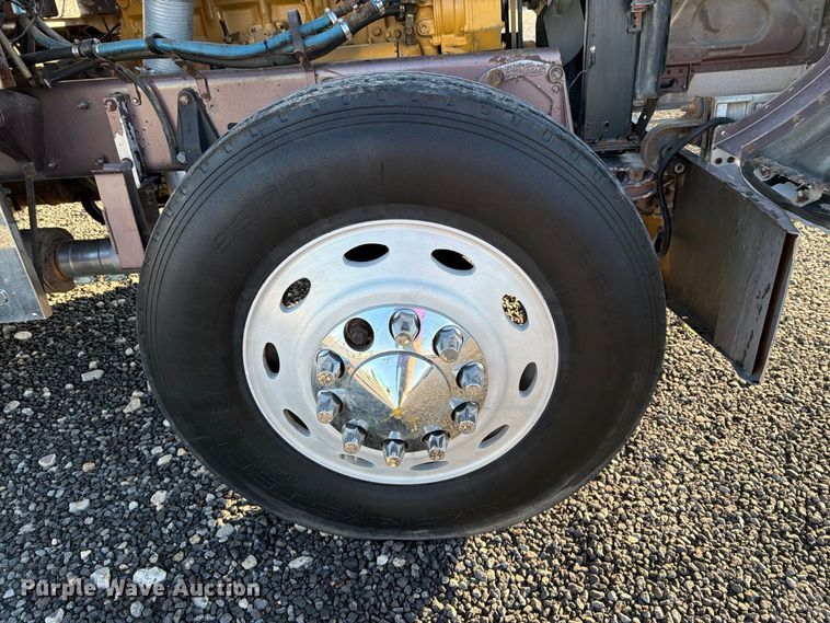 image for item DV8707 1996 Peterbilt 379 semi truck