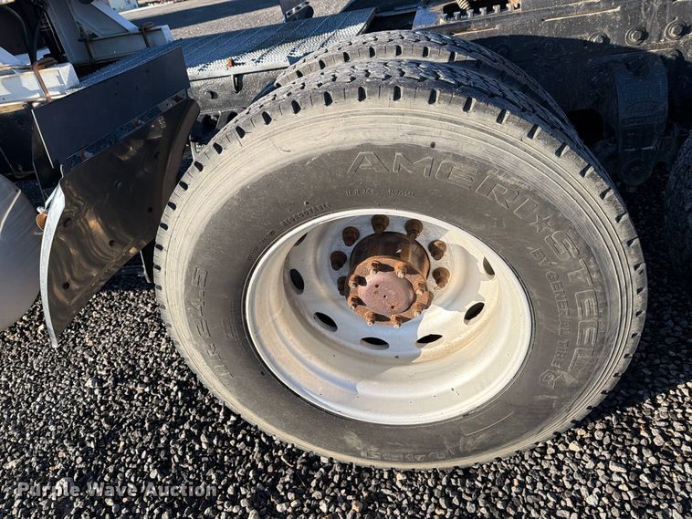 image for item DV8707 1996 Peterbilt 379 semi truck