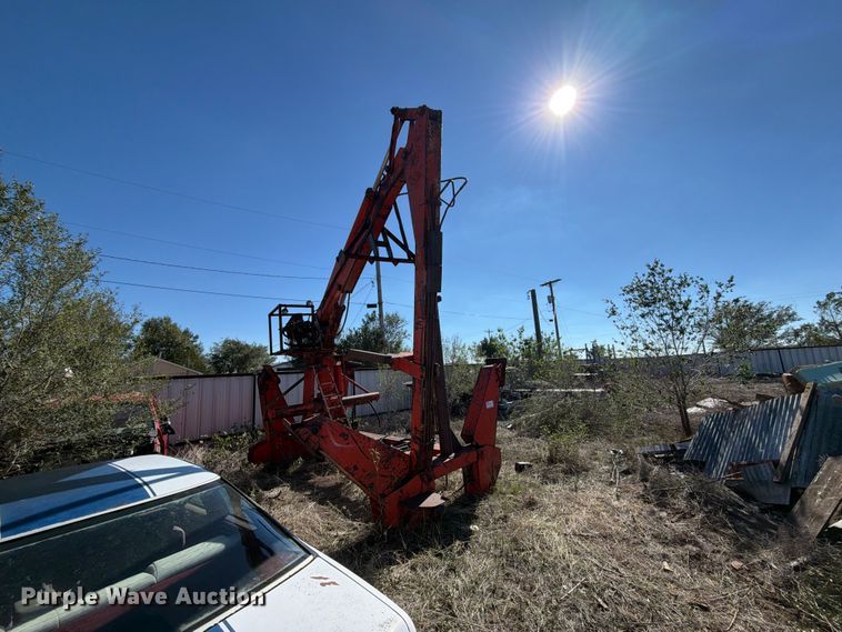 image for item DV8722 crane