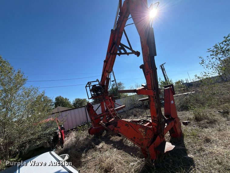 image for item DV8722 crane