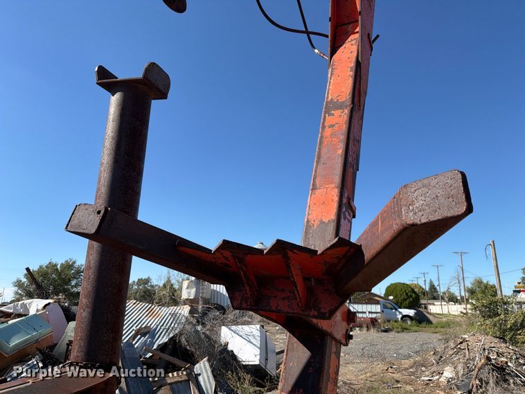 image for item DV8722 crane
