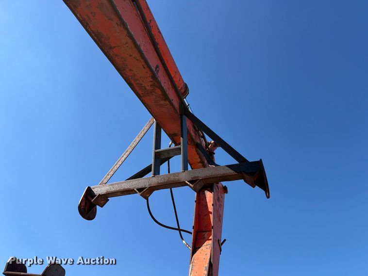image for item DV8722 crane