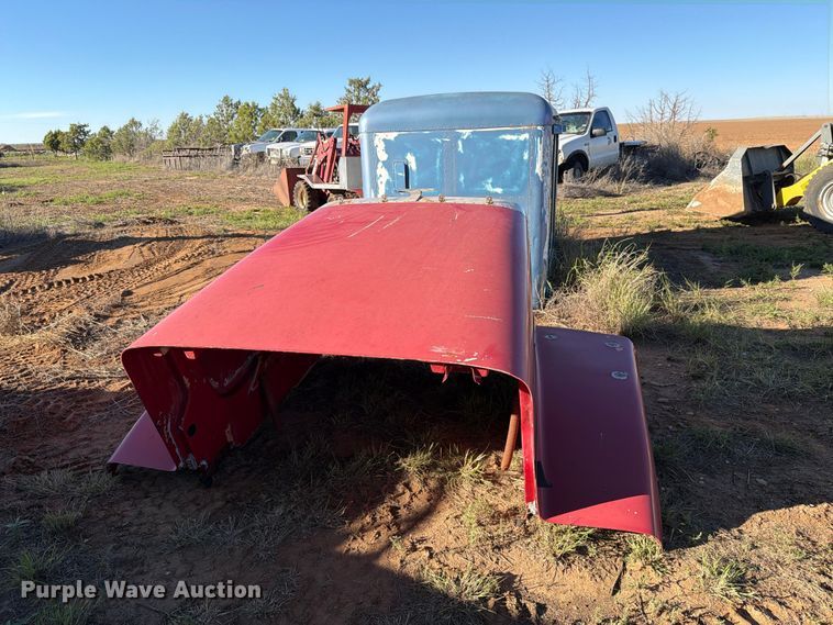 image for item DV8727 Peterbilt semi parts
