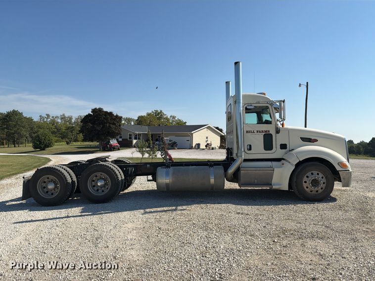 image for item DZ4707 2007 Peterbilt 386 semi truck