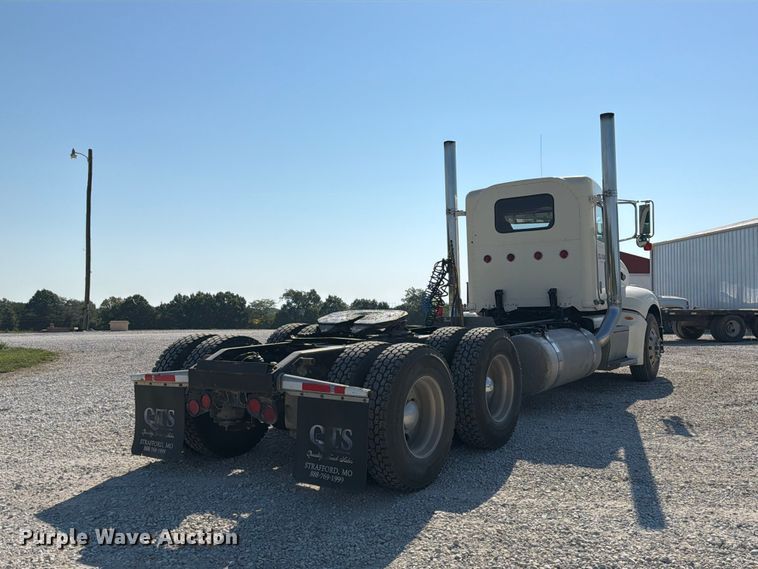 image for item DZ4707 2007 Peterbilt 386 semi truck