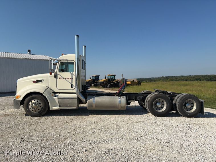 image for item DZ4707 2007 Peterbilt 386 semi truck