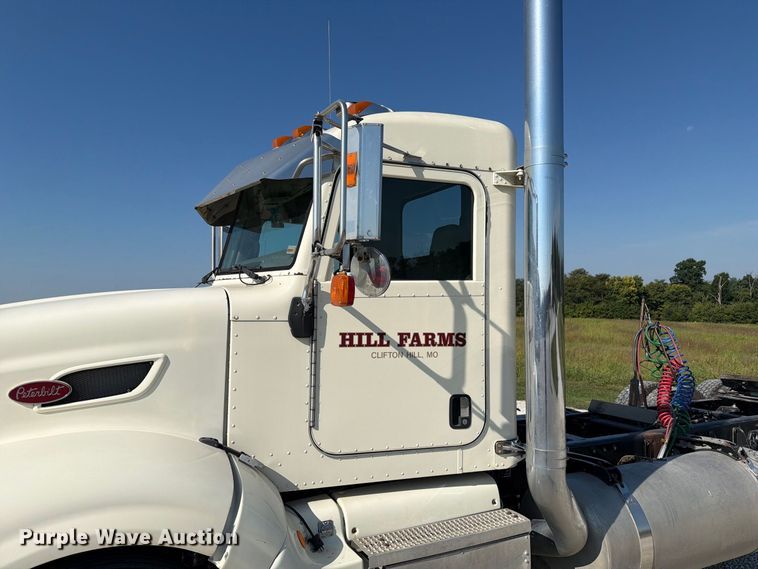 image for item DZ4707 2007 Peterbilt 386 semi truck