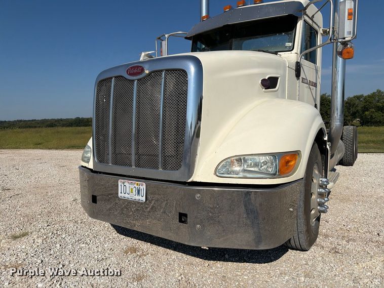 image for item DZ4707 2007 Peterbilt 386 semi truck