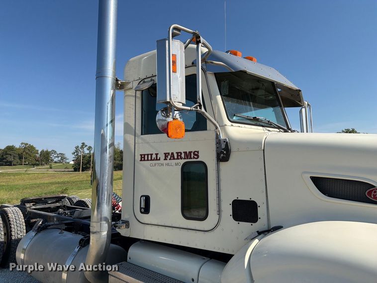 image for item DZ4707 2007 Peterbilt 386 semi truck