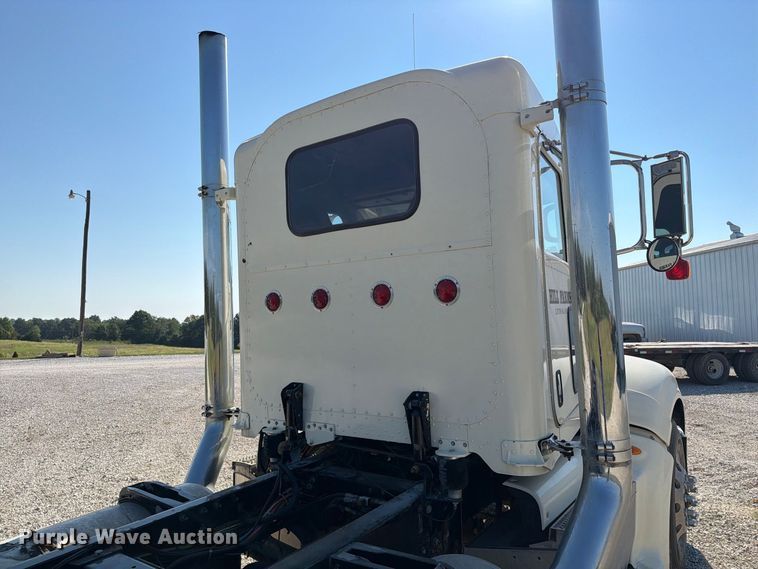 image for item DZ4707 2007 Peterbilt 386 semi truck
