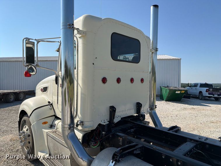image for item DZ4707 2007 Peterbilt 386 semi truck