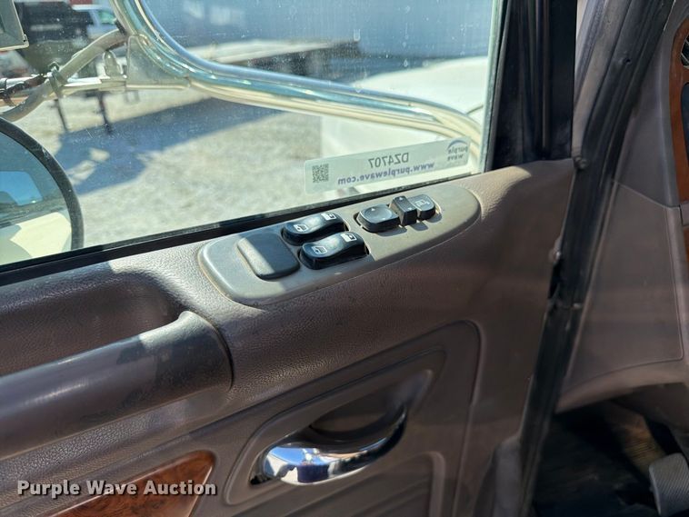 image for item DZ4707 2007 Peterbilt 386 semi truck