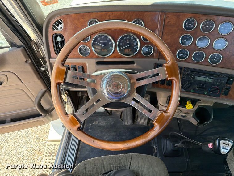 image for item DZ4707 2007 Peterbilt 386 semi truck