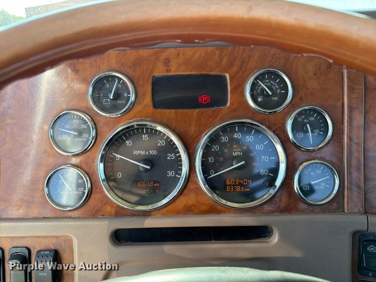 image for item DZ4707 2007 Peterbilt 386 semi truck