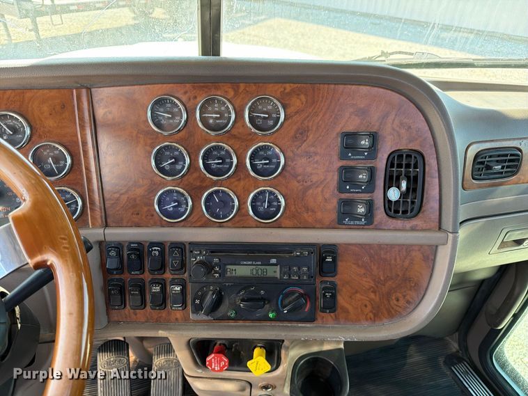 image for item DZ4707 2007 Peterbilt 386 semi truck