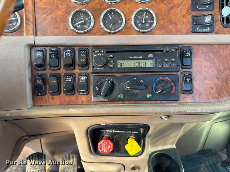 image for item DZ4707 2007 Peterbilt 386 semi truck