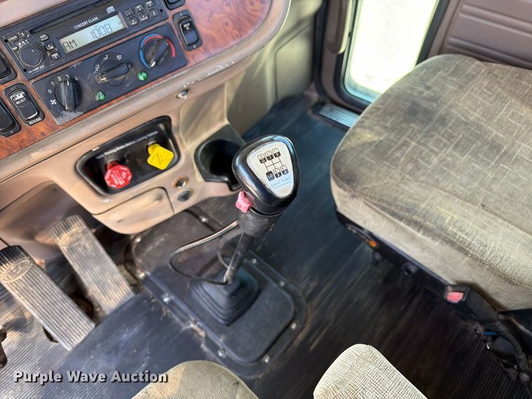 image for item DZ4707 2007 Peterbilt 386 semi truck