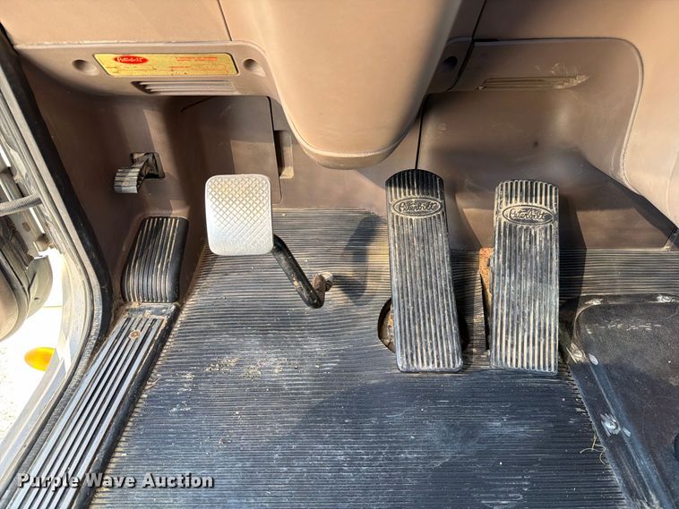 image for item DZ4707 2007 Peterbilt 386 semi truck