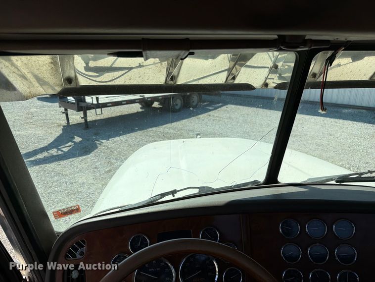 image for item DZ4707 2007 Peterbilt 386 semi truck