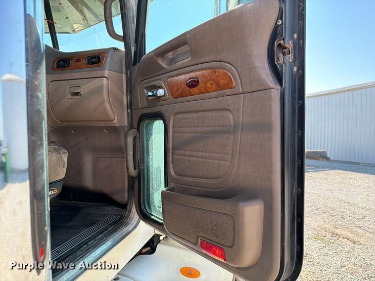 image for item DZ4707 2007 Peterbilt 386 semi truck