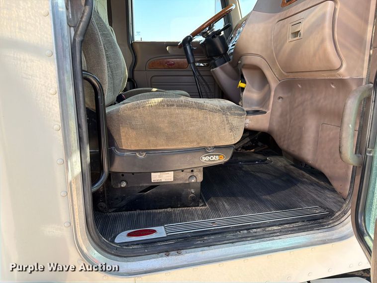 image for item DZ4707 2007 Peterbilt 386 semi truck