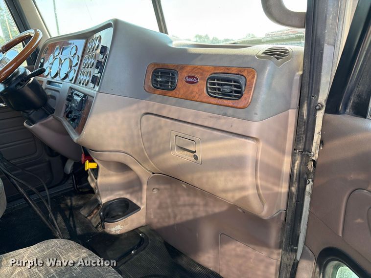 image for item DZ4707 2007 Peterbilt 386 semi truck