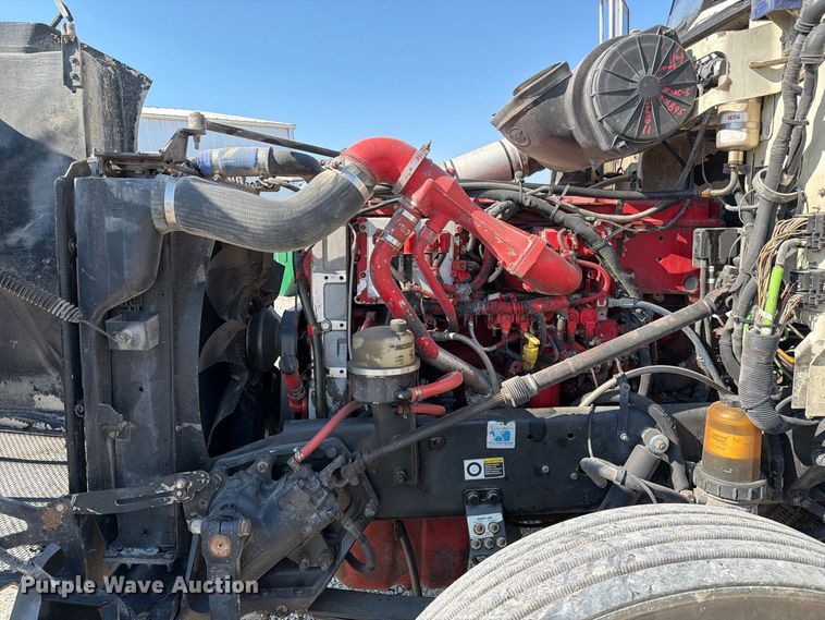 image for item DZ4707 2007 Peterbilt 386 semi truck