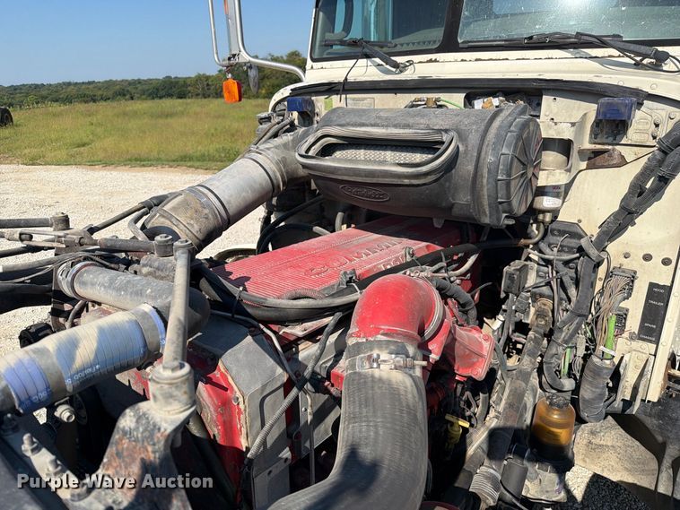 image for item DZ4707 2007 Peterbilt 386 semi truck