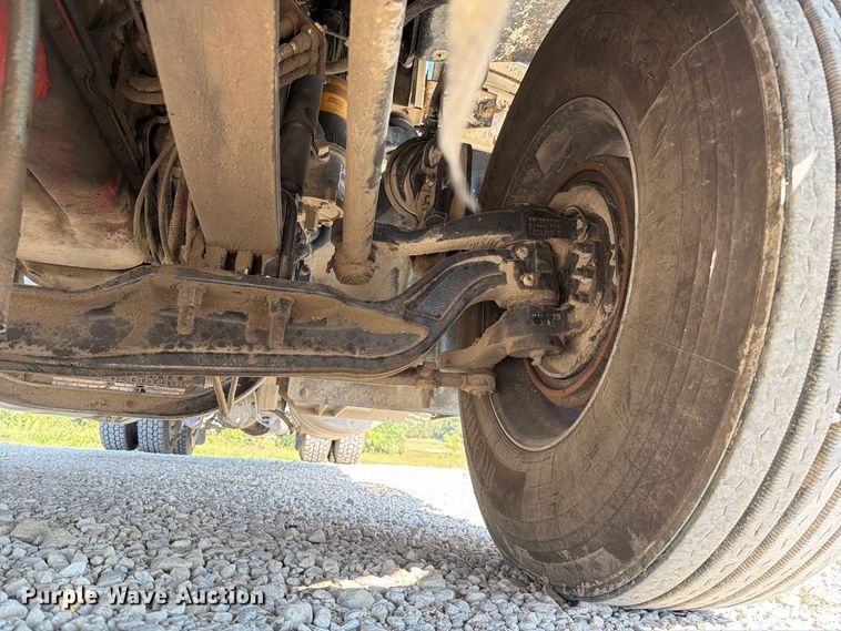 image for item DZ4707 2007 Peterbilt 386 semi truck
