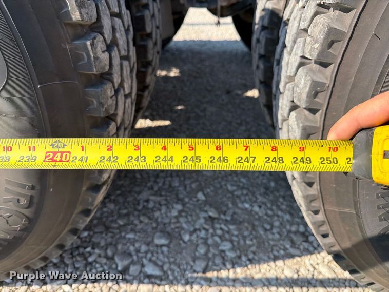 image for item DZ4707 2007 Peterbilt 386 semi truck