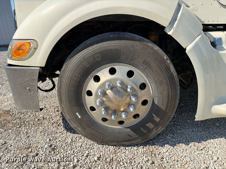 image for item DZ4707 2007 Peterbilt 386 semi truck