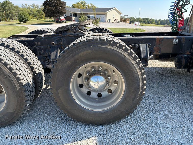 image for item DZ4707 2007 Peterbilt 386 semi truck