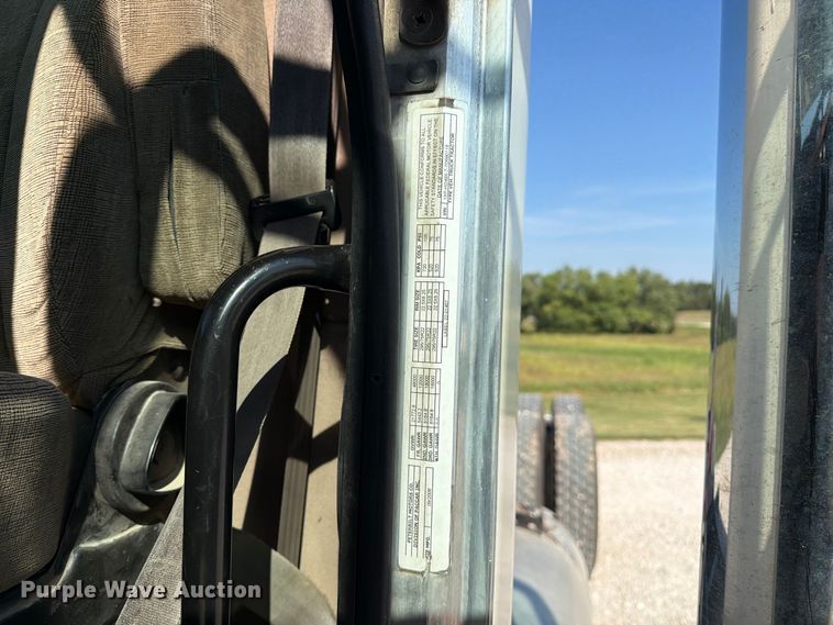 image for item DZ4707 2007 Peterbilt 386 semi truck