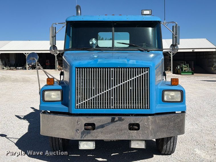 image for item DZ4938 1994 White GMC WB semi truck