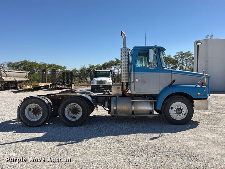 image for item DZ4938 1994 White GMC WB semi truck